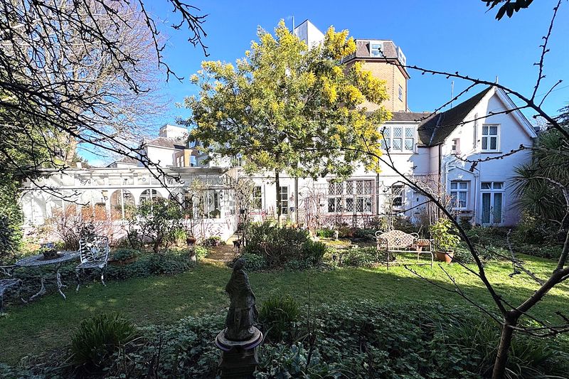 2a Preston Park Avenue